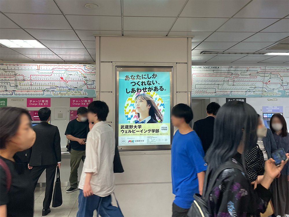 新宿駅 看板広告